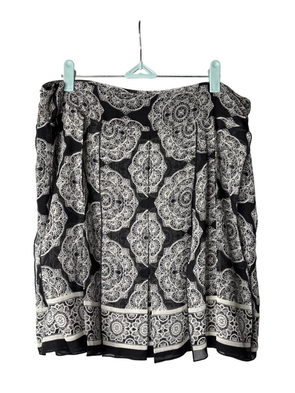White House Black Market Knee Length Straight Skirt Size 12 Silk Mandala Print